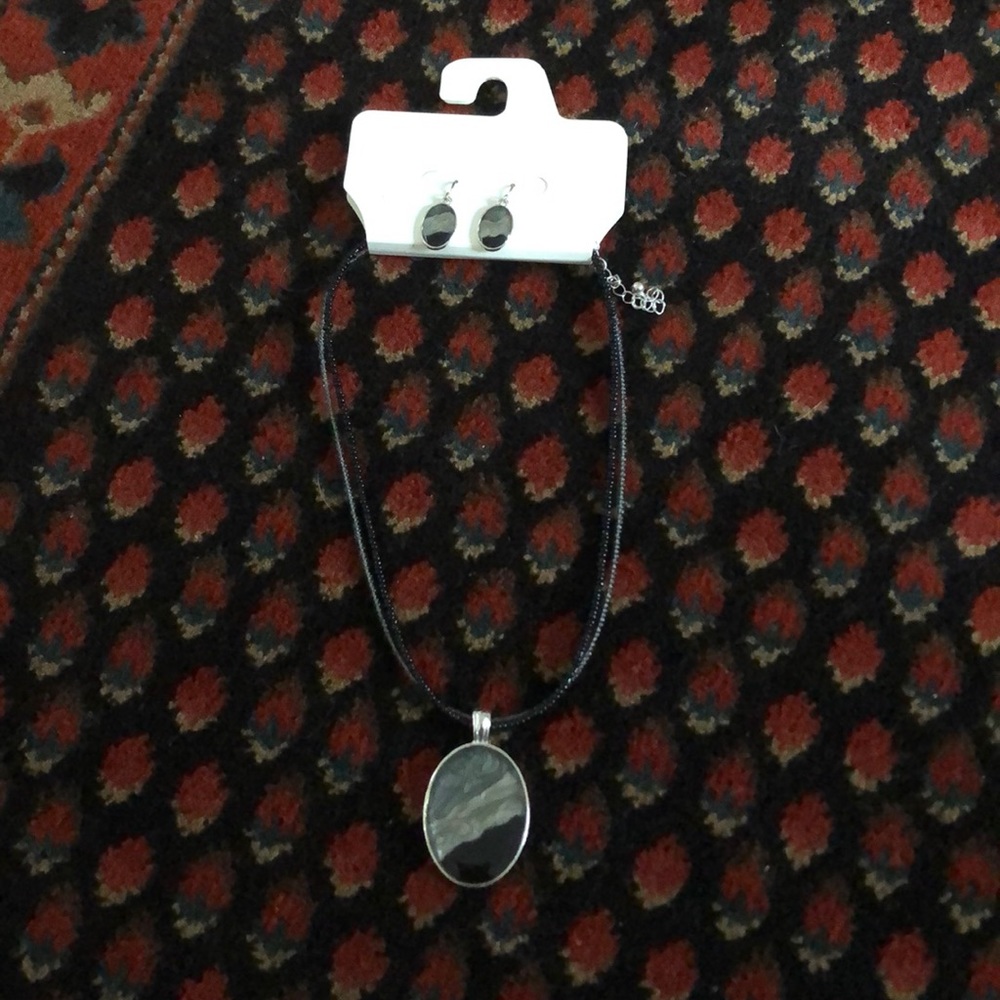 Necklace and earring set